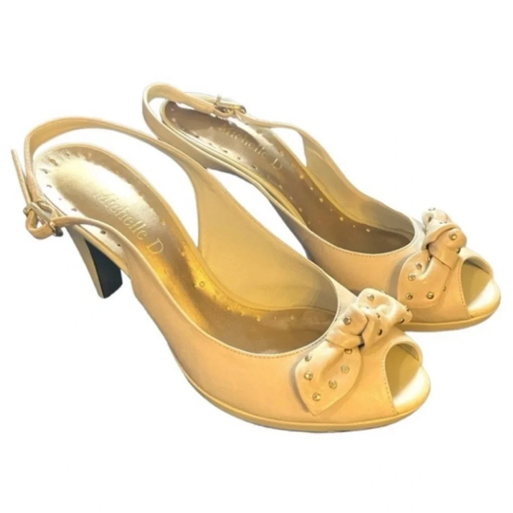 Michelle D Cream Peep Toe Sandals with Bow, Gold Size 6M